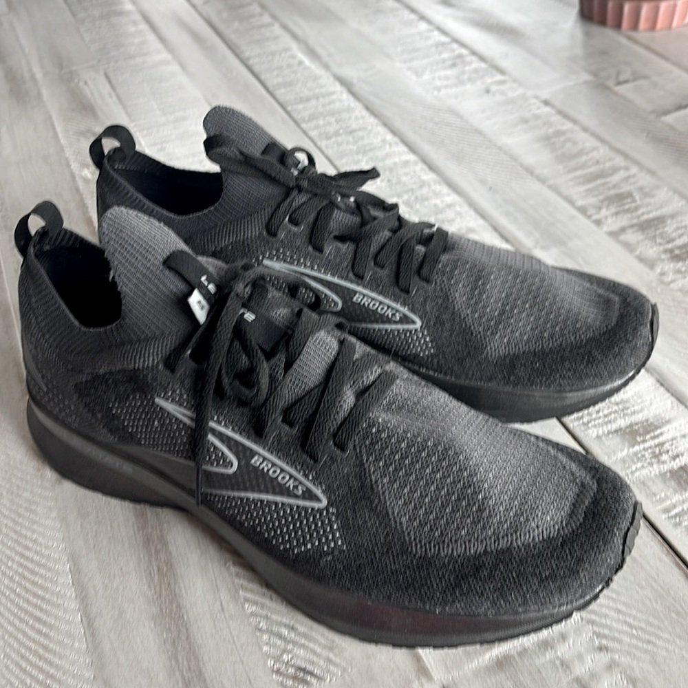 Brooks Levitate All Black Running Shoes Size 11